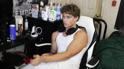 Maxdnet shows off his cock live – 2 hours!