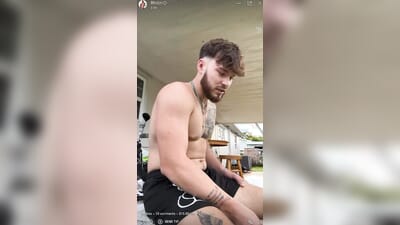 Tatted guy jerks off live on his back porch